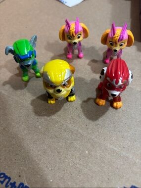 Paw Patrol Mini Figures - Yellow, Red, Pink, Green, Silver Accents